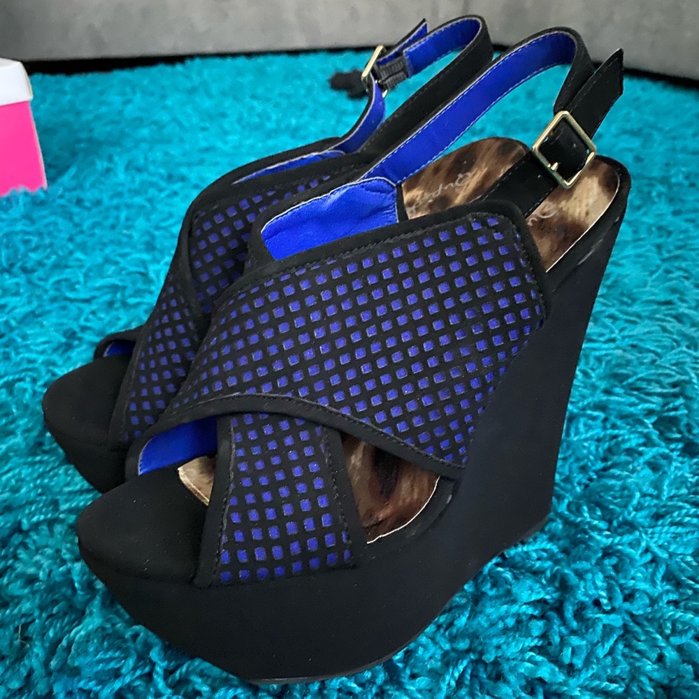 Qupid Wedge Sandal Sandal Shoe size 8.5